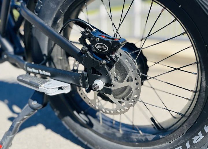 Vélo électrique Fatbike | FREEGO F2 PRO | 1400 W | V-max 25 km/h | Autonomie 80 km - Atom Motors