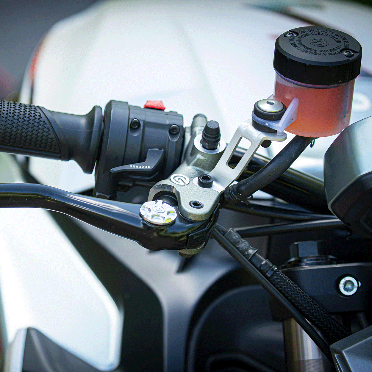 Moto électrique, OVAOBIKE MCR-S | 11 000 W | 125 cc | V-max 148 km/h | Autonomie 210 km - Atom Motors