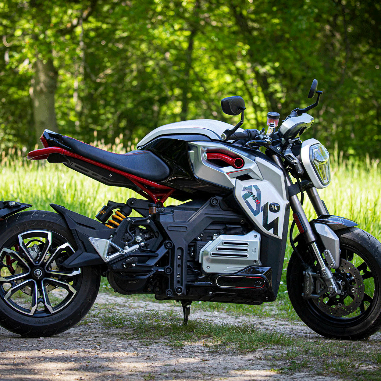 Moto électrique, OVAOBIKE MCR-S | 11 000 W | 125 cc | V-max 148 km/h | Autonomie 210 km - Atom Motors