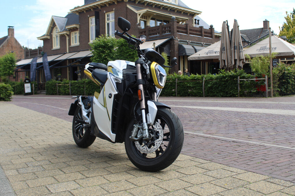 Moto électrique, OVAOBIKE MCR-M | 11 000 W | 125 cc | V-max 130 km/h | Autonomie 230 km - Atom Motors