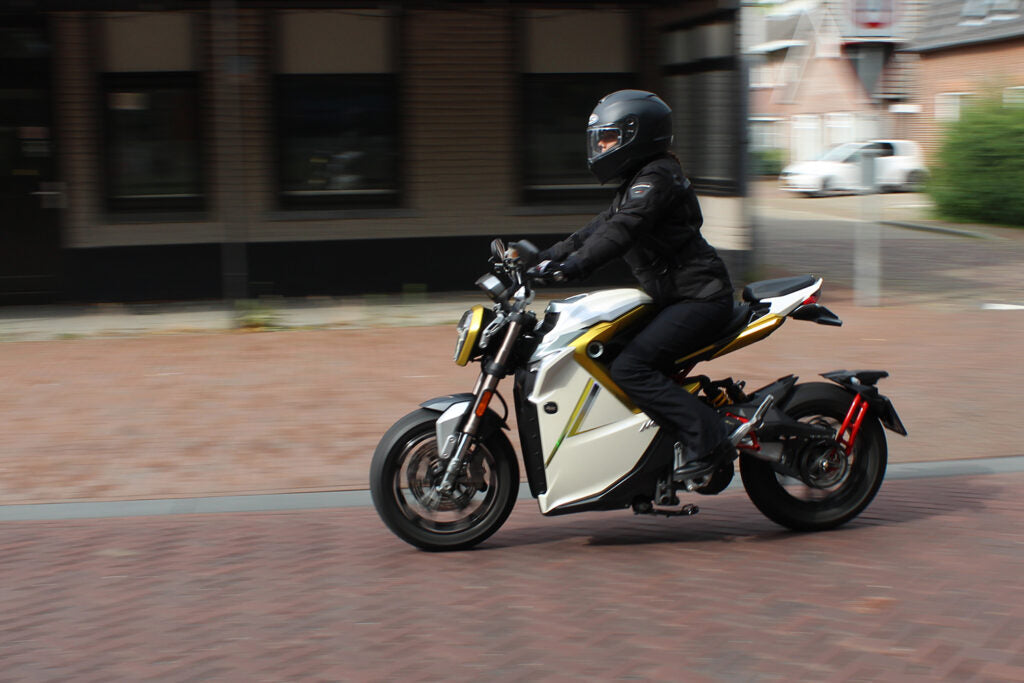 Moto électrique, OVAOBIKE MCR-M | 11 000 W | 125 cc | V-max 130 km/h | Autonomie 230 km - Atom Motors