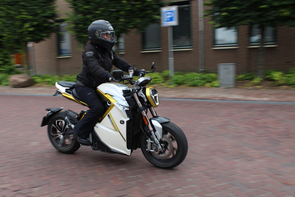 Moto électrique, OVAOBIKE MCR-M | 11 000 W | 125 cc | V-max 130 km/h | Autonomie 230 km - Atom Motors