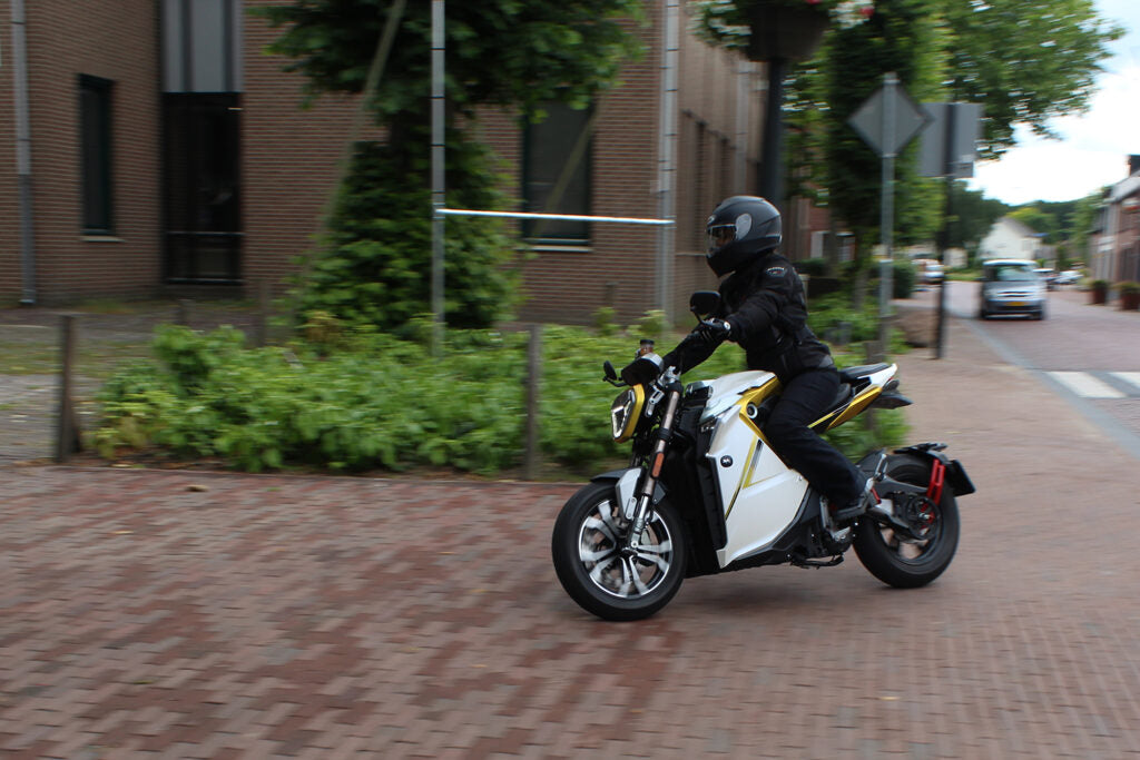 Moto électrique, OVAOBIKE MCR-M | 11 000 W | 125 cc | V-max 130 km/h | Autonomie 230 km - Atom Motors