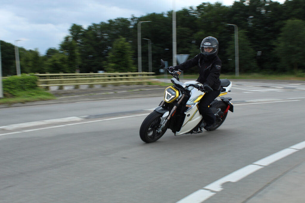 Moto électrique, OVAOBIKE MCR-M | 11 000 W | 125 cc | V-max 130 km/h | Autonomie 230 km - Atom Motors