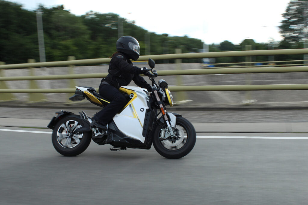 Moto électrique, OVAOBIKE MCR-M | 11 000 W | 125 cc | V-max 130 km/h | Autonomie 230 km - Atom Motors
