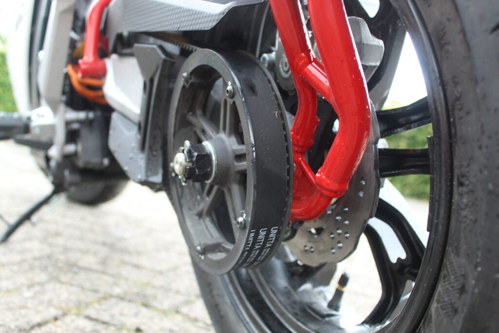 Moto électrique, OVAOBIKE MCR-M | 11 000 W | 125 cc | V-max 130 km/h | Autonomie 230 km - Atom Motors