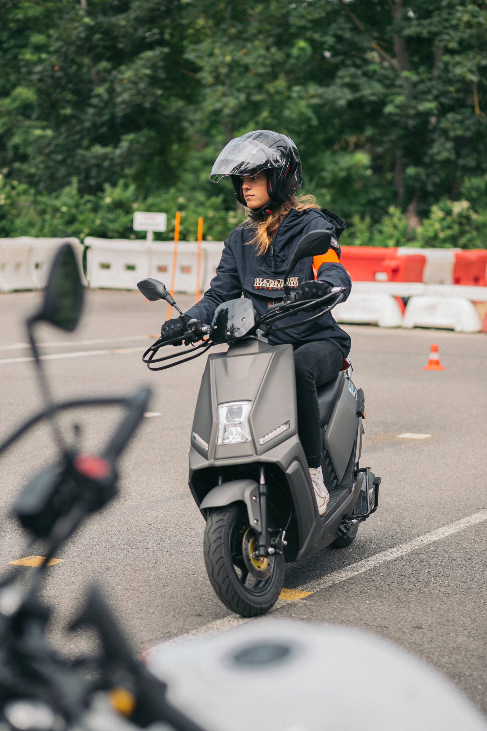 Scooter - Pink Mobility - Pink Me AUTO-ÉCOLE | V-max 45 km/h | Autonomie 80 km - Atom Motors